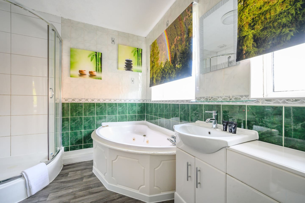 *328OL* For your relaxed & Cosy stay + Parking in 328 Oakwood Ln, Leeds LS8, UK - Property image 35 - VivreStays