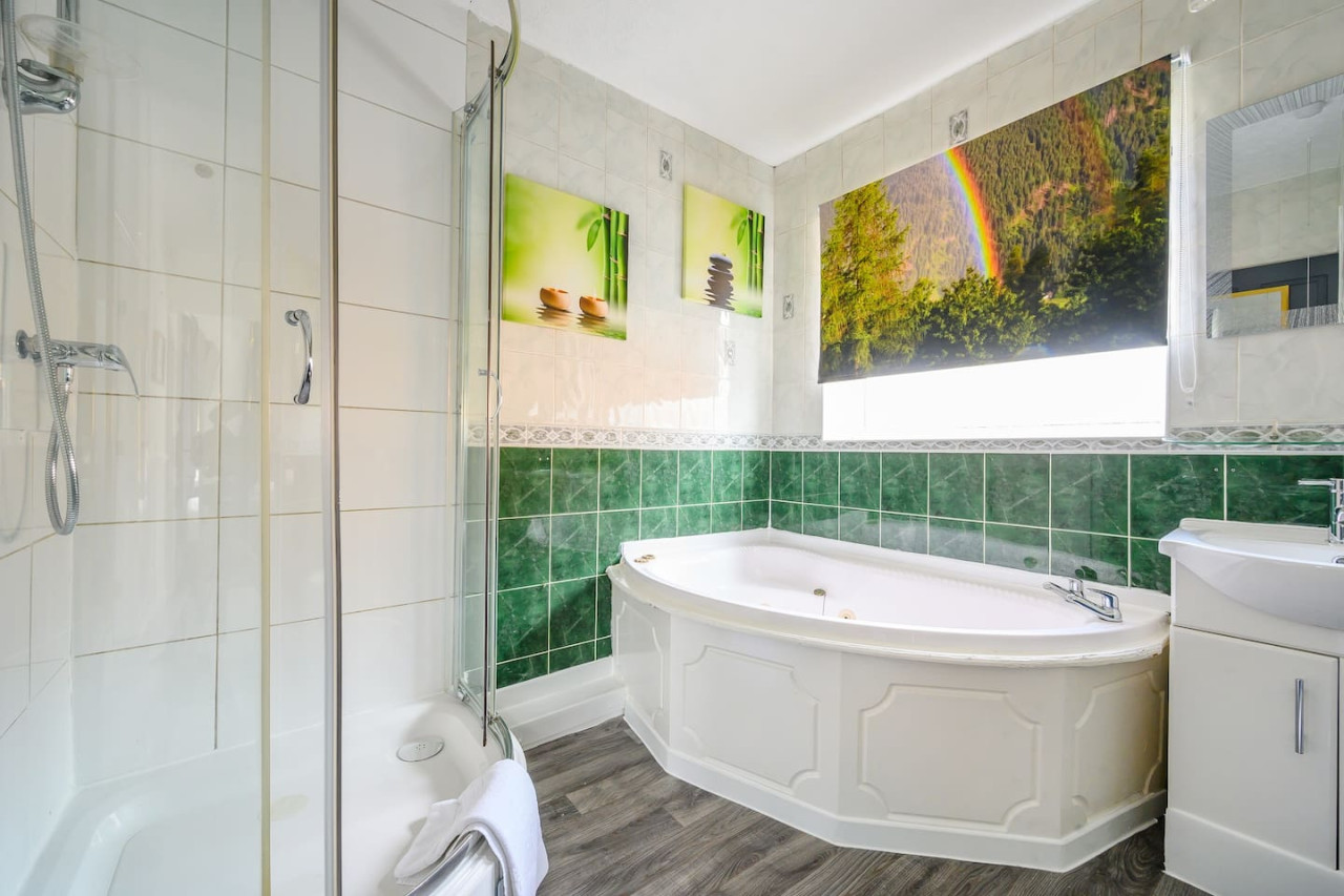 *328OL* For your relaxed & Cosy stay + Parking in 328 Oakwood Ln, Leeds LS8, UK - Property image 36 - VivreStays