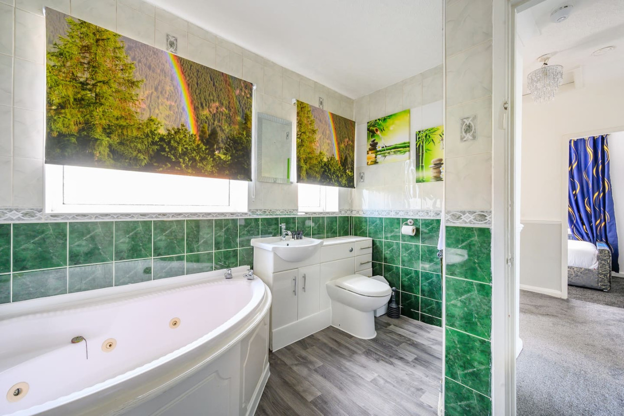 *328OL* For your relaxed & Cosy stay + Parking in 328 Oakwood Ln, Leeds LS8, UK - Property image 37 - VivreStays