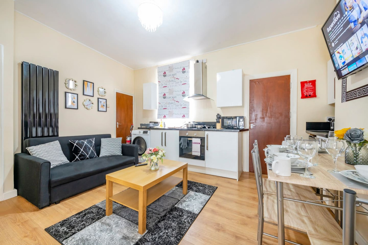*VA1* For your Relaxed & Cosy stay + Free Parking in 2 Victoria Avenue - Property image 11 - VivreStays