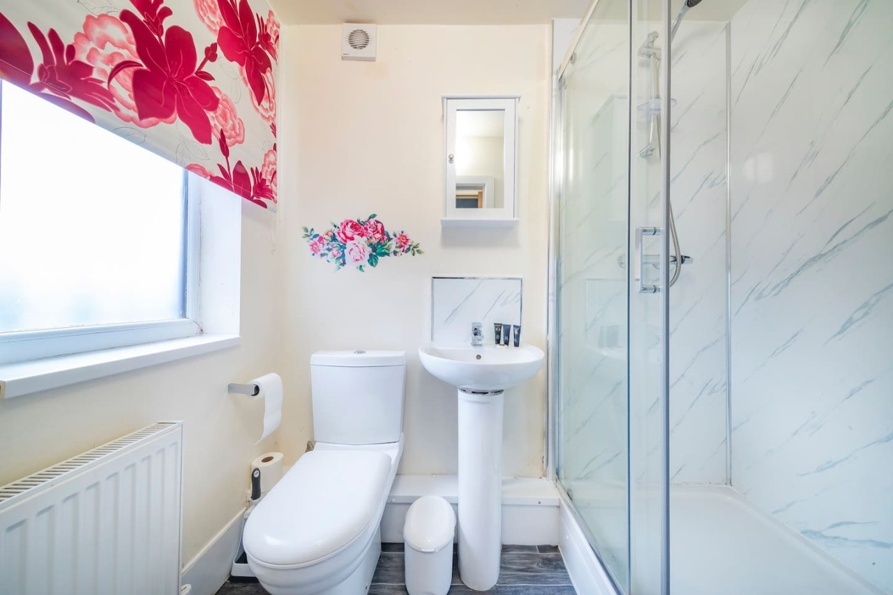 *VA1* For your Relaxed & Cosy stay + Free Parking in 2 Victoria Avenue - Property image 4 - VivreStays