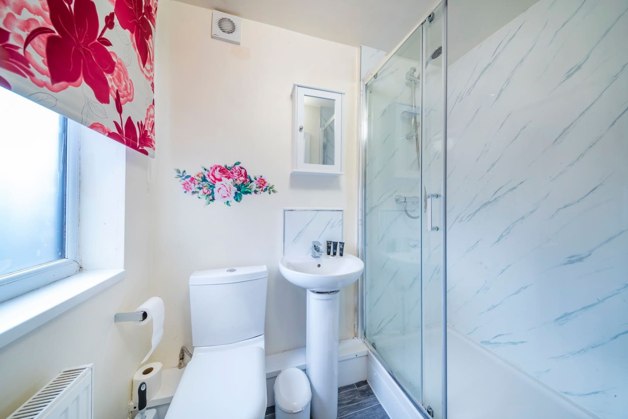 *VA1* For your Relaxed & Cosy stay + Free Parking in 2 Victoria Avenue - Property image 13 - VivreStays