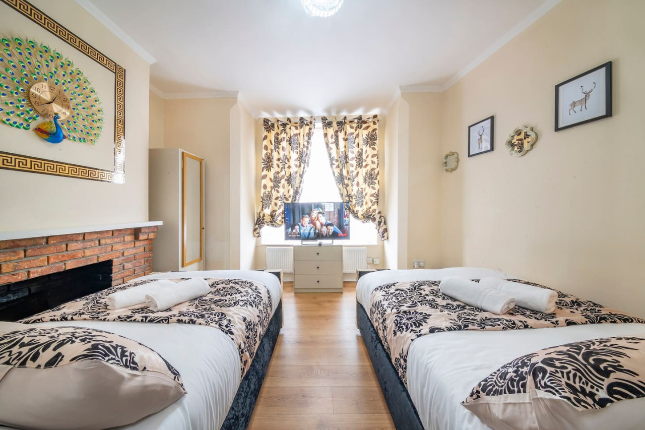 *VA1* For your Relaxed & Cosy stay + Free Parking in 2 Victoria Avenue - Property image 9 - VivreStays