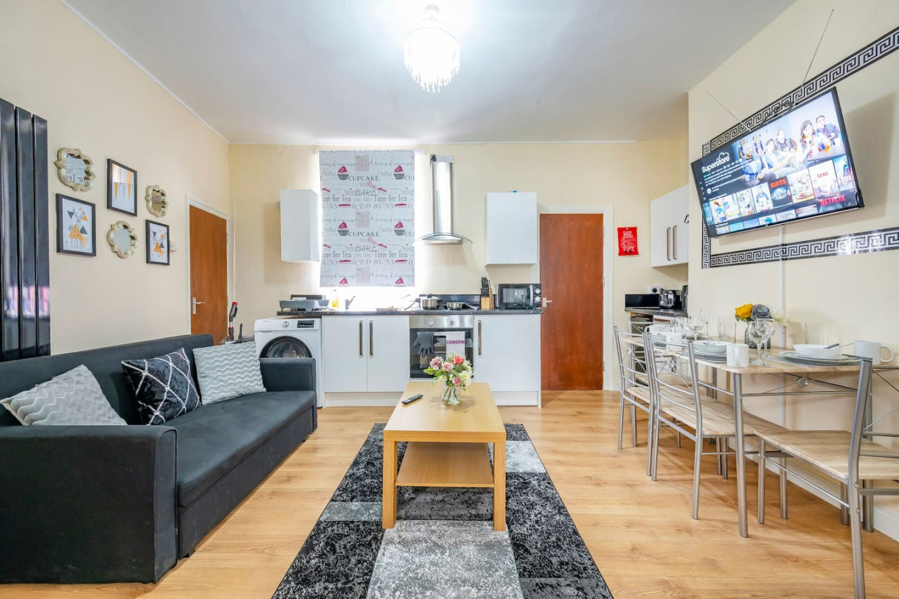 *VA1* For your Relaxed & Cosy stay + Free Parking in 2 Victoria Avenue - Property image 10 - VivreStays