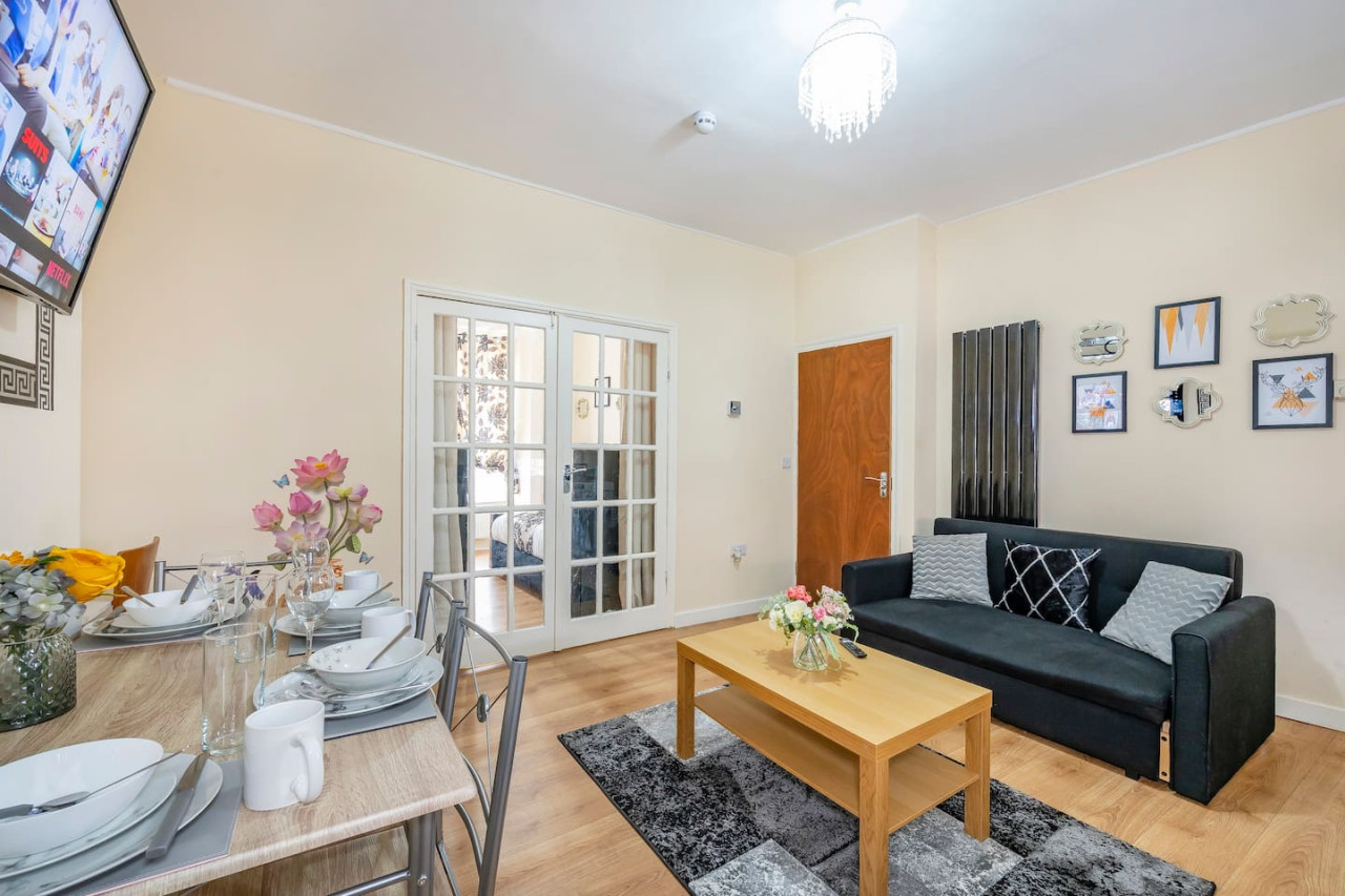 *VA1* For your Relaxed & Cosy stay + Free Parking in 2 Victoria Avenue - Property image 7 - VivreStays