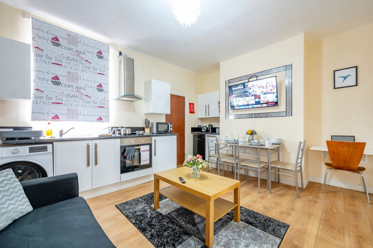 *VA1* For your Relaxed & Cosy stay + Free Parking in 2 Victoria Avenue - Property image 6 - VivreStays