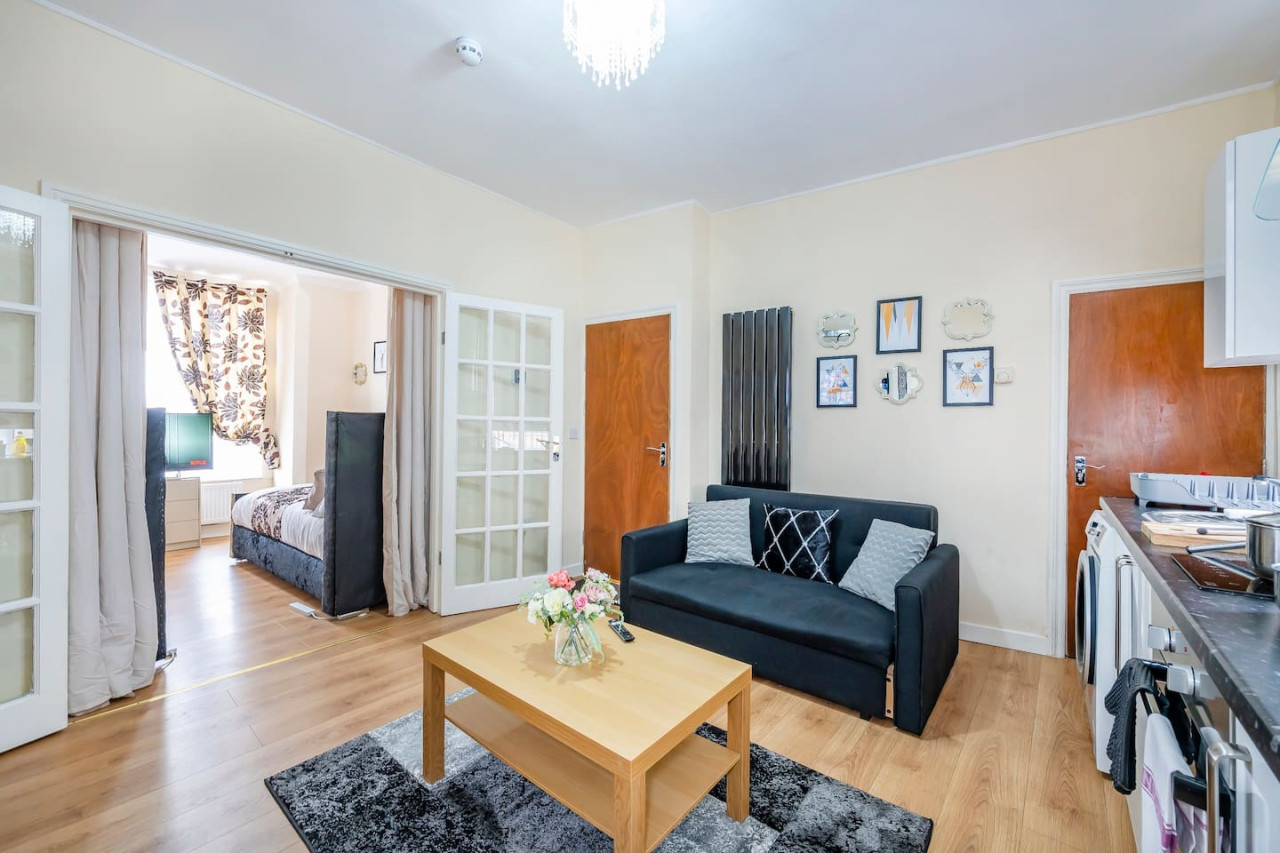 *VA1* For your Relaxed & Cosy stay + Free Parking in 2 Victoria Avenue - Property image 8 - VivreStays