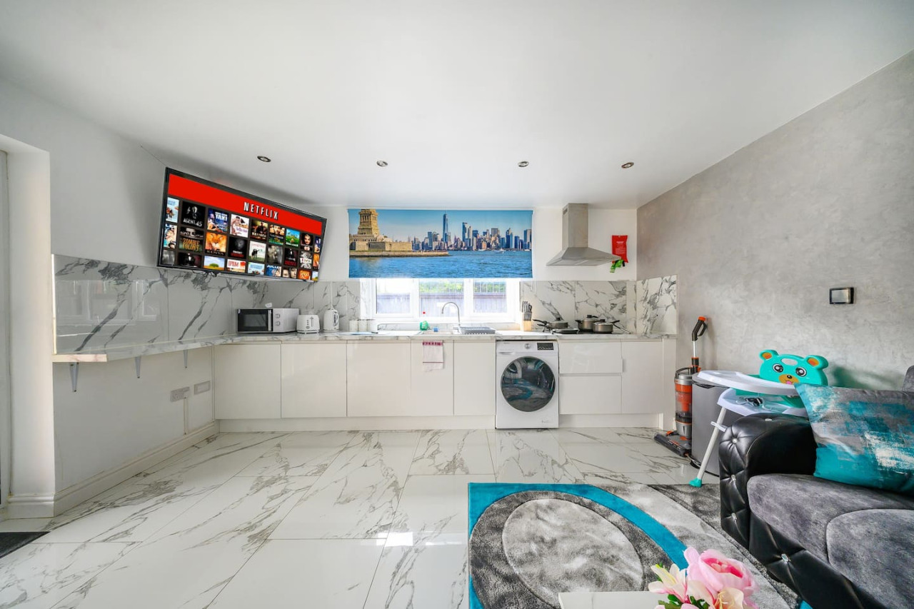 *16FM* For your Relaxed & Cosy stay + Free Parking in Fearnville Mount - Property image 3 - VivreStays