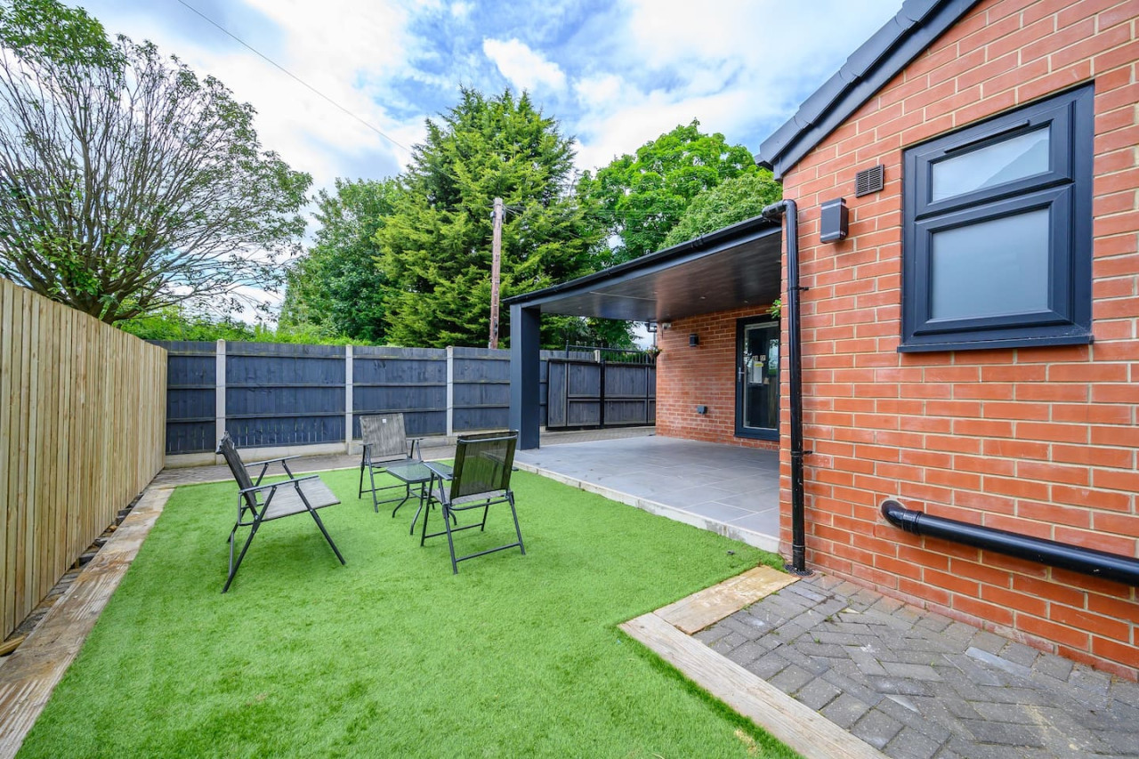*16FM* For your Relaxed & Cosy stay + Free Parking in Fearnville Mount - Property image 26 - VivreStays