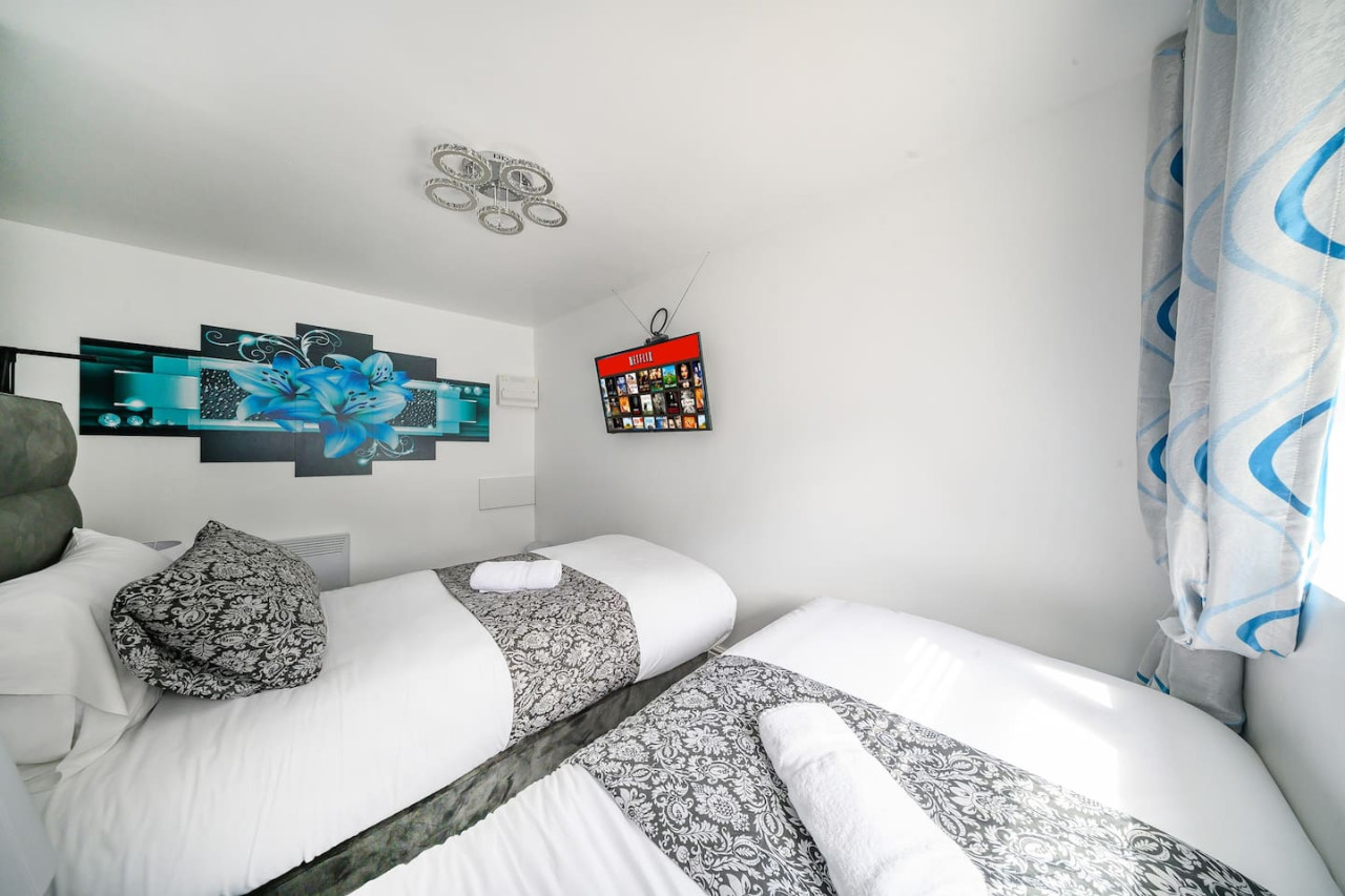 *16FM* For your Relaxed & Cosy stay + Free Parking in Fearnville Mount - Property image 6 - VivreStays