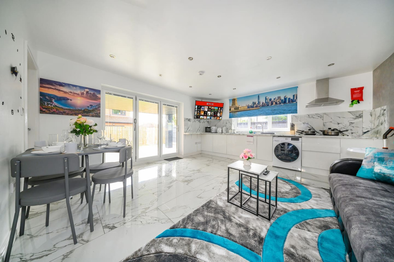 *16FM* For your Relaxed & Cosy stay + Free Parking in Fearnville Mount - Property image 18 - VivreStays