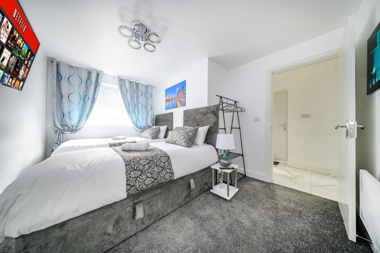 *16FM* For your Relaxed & Cosy stay + Free Parking in Fearnville Mount - Property image 16 - VivreStays