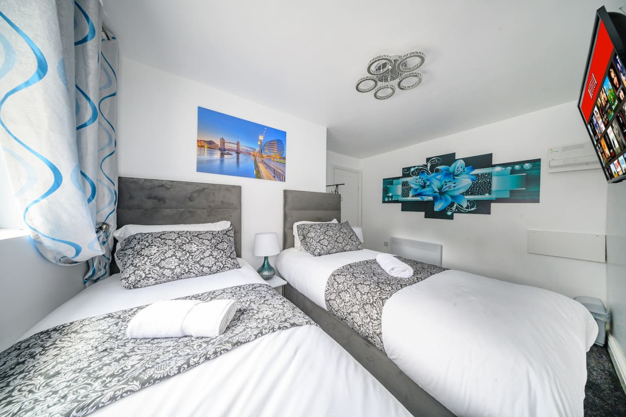 *16FM* For your Relaxed & Cosy stay + Free Parking in Fearnville Mount - Property image 15 - VivreStays