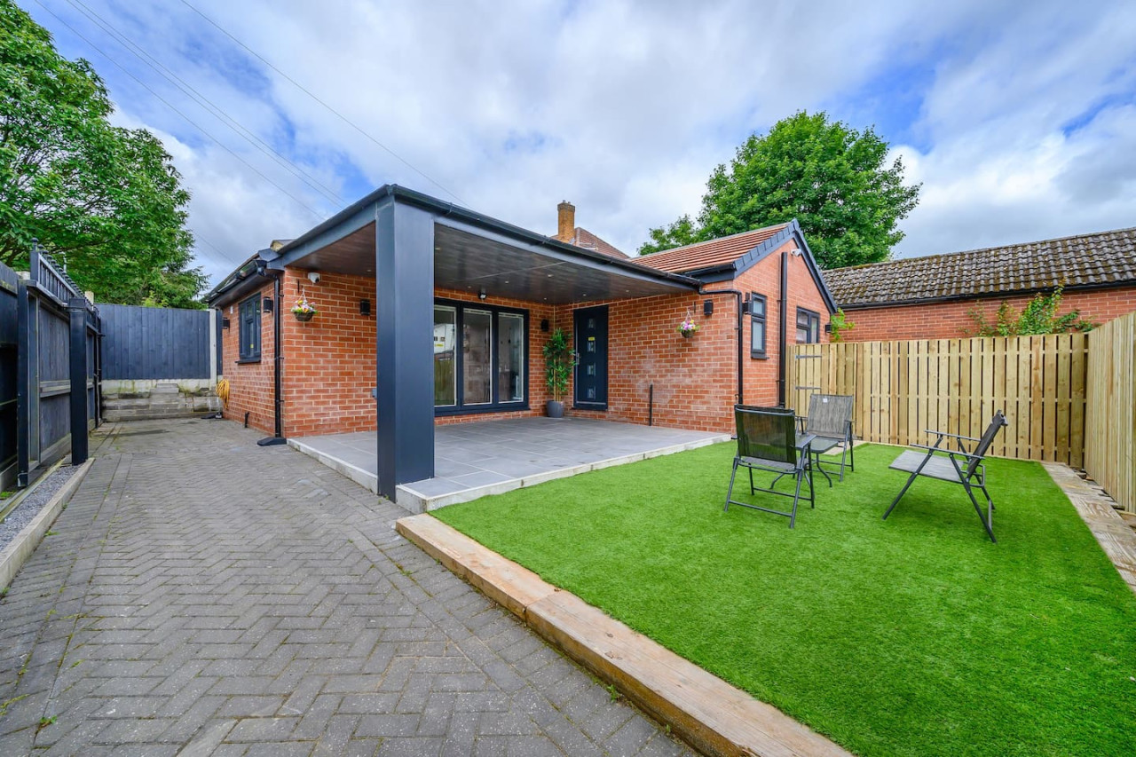 *16FM* For your Relaxed & Cosy stay + Free Parking in Fearnville Mount - Property image 5 - VivreStays