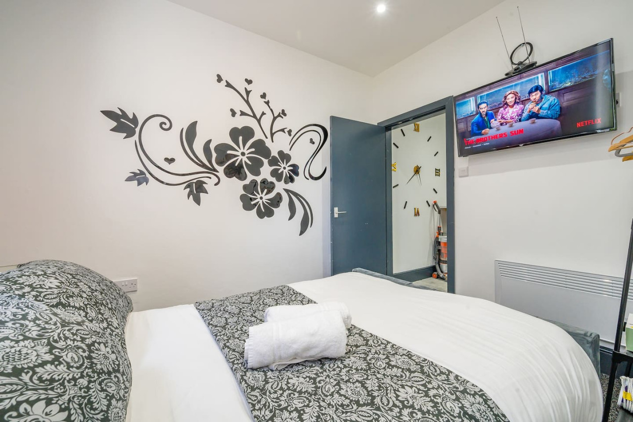 *F19GH* For relaxed & Cosy stay/Free Parking/WiFi serviced apartment - UK - VivreStays