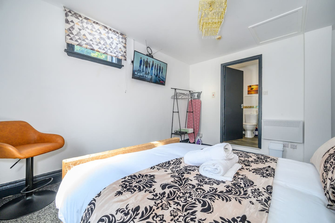*F10GH* For relaxed & Cosy stay/Free Parking/WiFi in Greenhill House, 1 Green Hill Road - Property image 7 - VivreStays