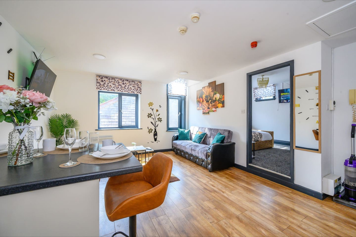 *F10GH* For relaxed & Cosy stay/Free Parking/WiFi in Greenhill House, 1 Green Hill Road - Property image 9 - VivreStays