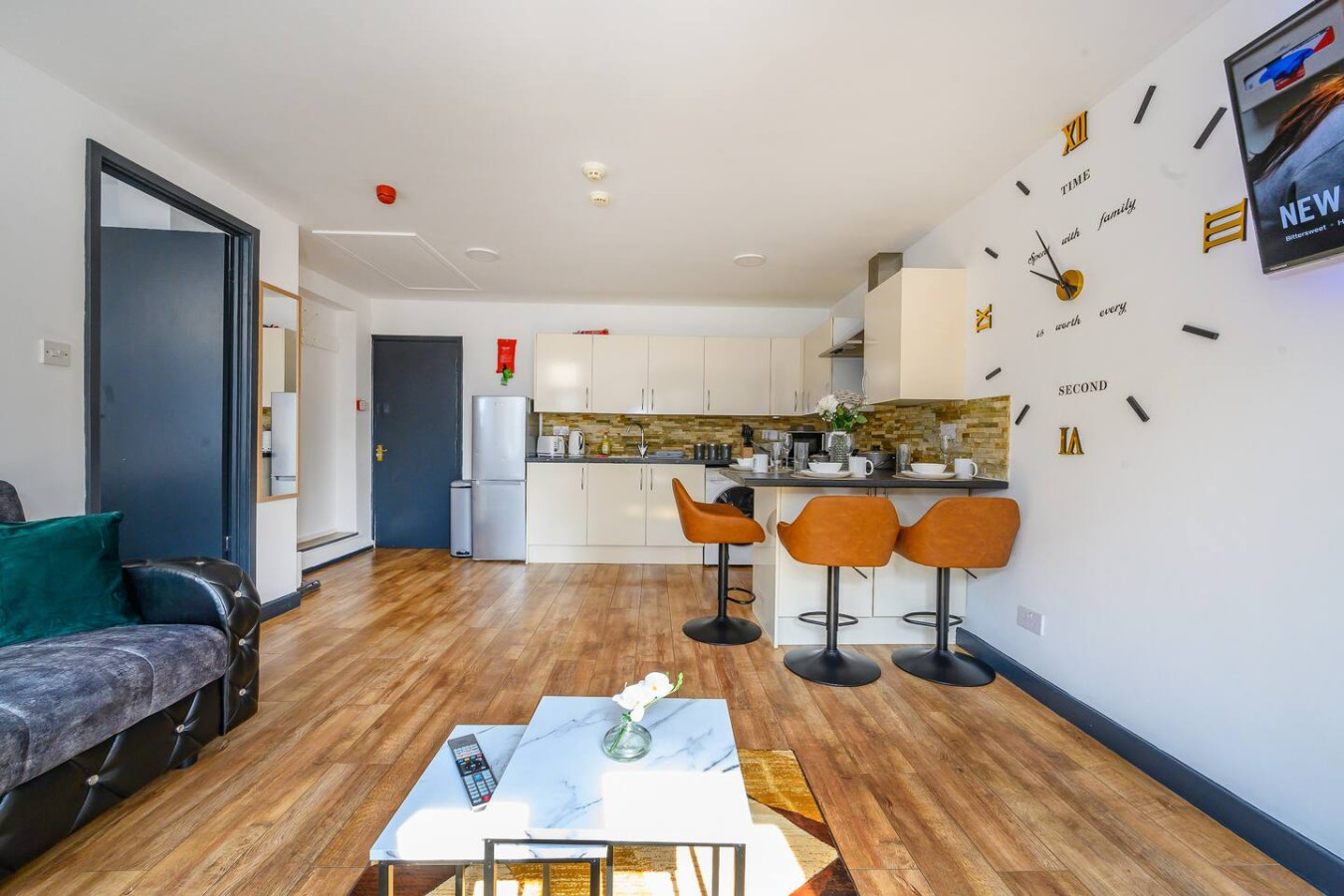 *F10GH* For relaxed & Cosy stay/Free Parking/WiFi in Greenhill House, 1 Green Hill Road - Property image 11 - VivreStays