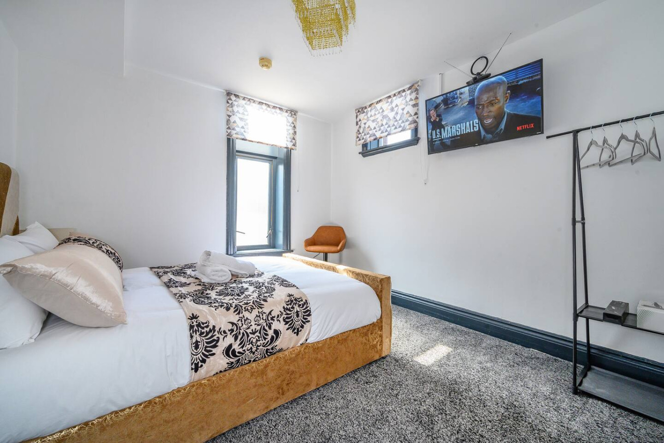 *F10GH* For relaxed & Cosy stay/Free Parking/WiFi in Greenhill House, 1 Green Hill Road - Property image 5 - VivreStays
