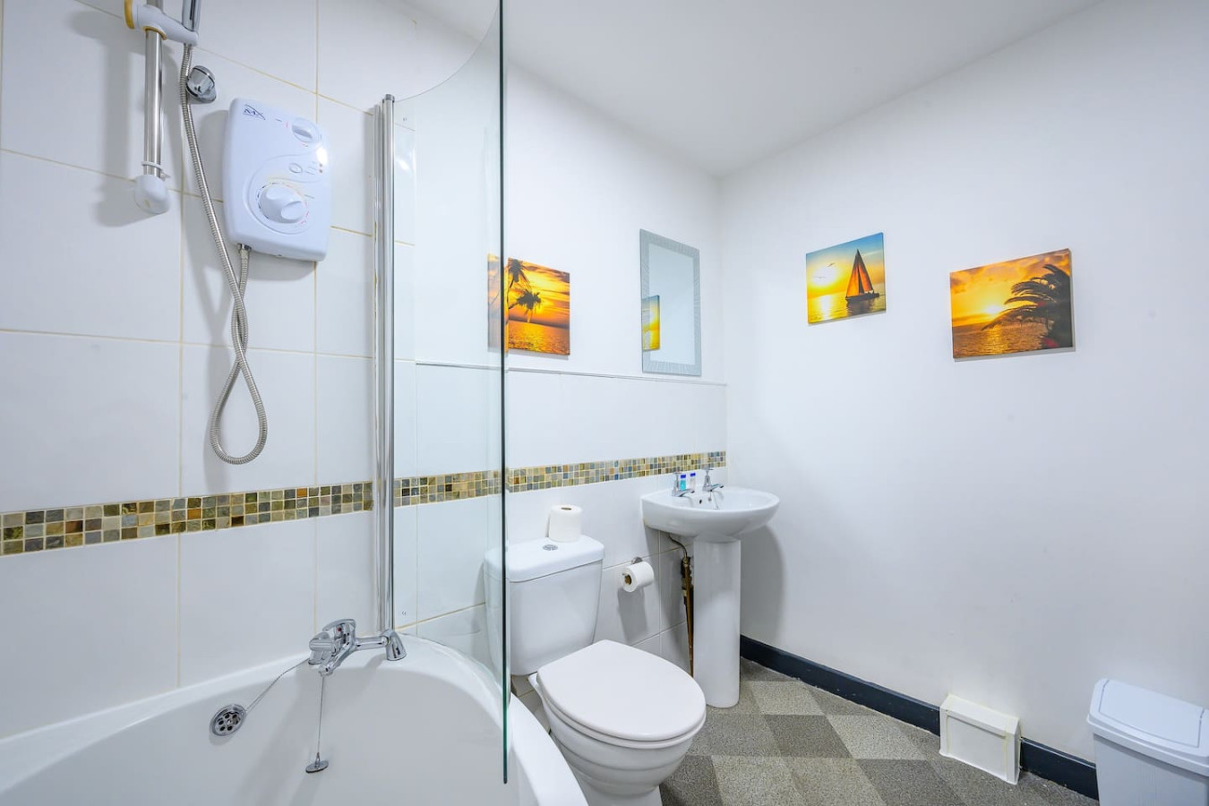 *F10GH* For relaxed & Cosy stay/Free Parking/WiFi in Greenhill House, 1 Green Hill Road - Property image 15 - VivreStays