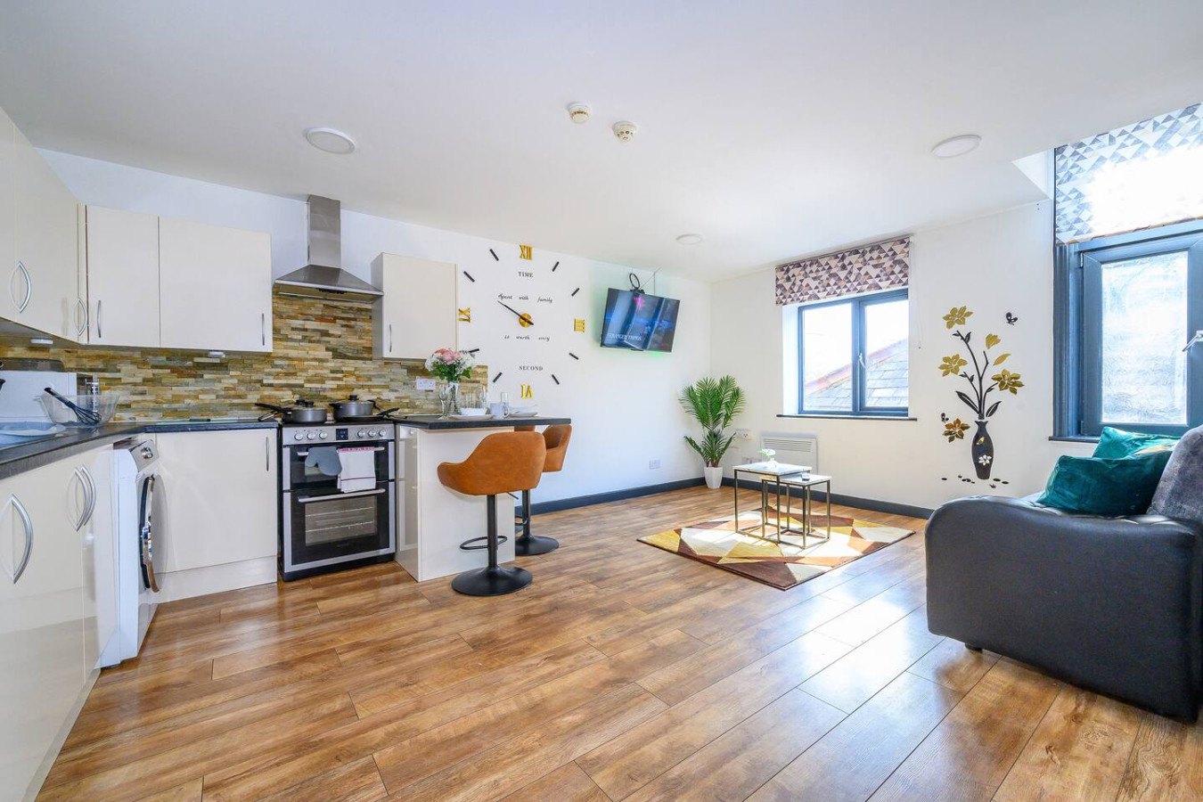 *F10GH* For relaxed & Cosy stay/Free Parking/WiFi in Greenhill House, 1 Green Hill Road - Property image 2 - VivreStays