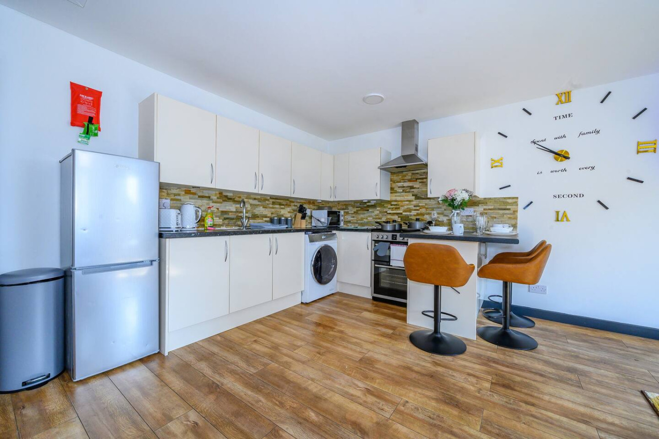 *F10GH* For relaxed & Cosy stay/Free Parking/WiFi in Greenhill House, 1 Green Hill Road - Property image 3 - VivreStays