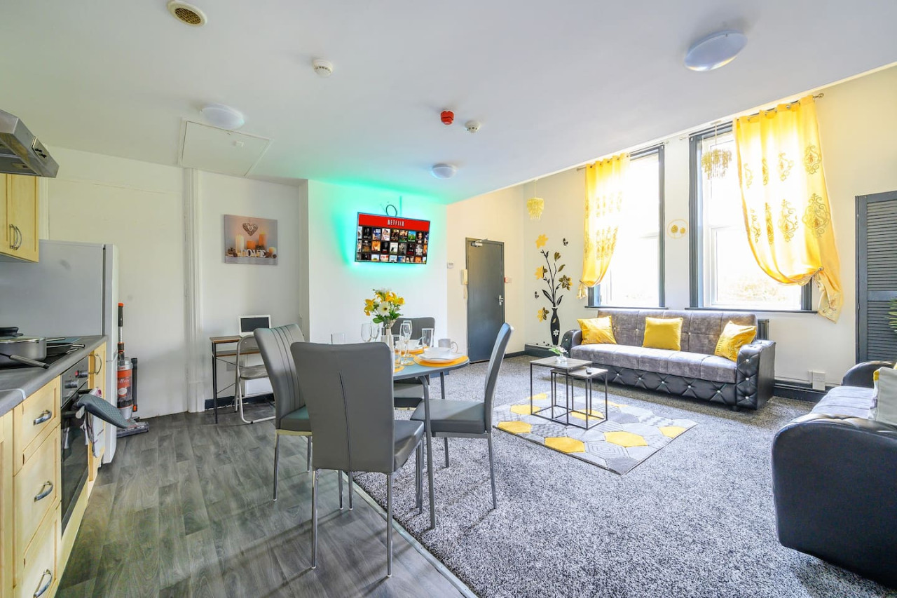 *F5GH* For relaxed & Cosy stay/Free Parking/WiFi in Greenhill House, 1 Green Hill Road - Property image 11 - VivreStays