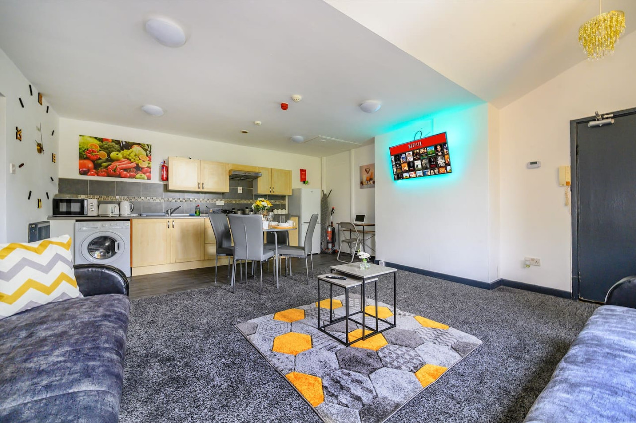 *F5GH* For relaxed & Cosy stay/Free Parking/WiFi in Greenhill House, 1 Green Hill Road - Property image 8 - VivreStays
