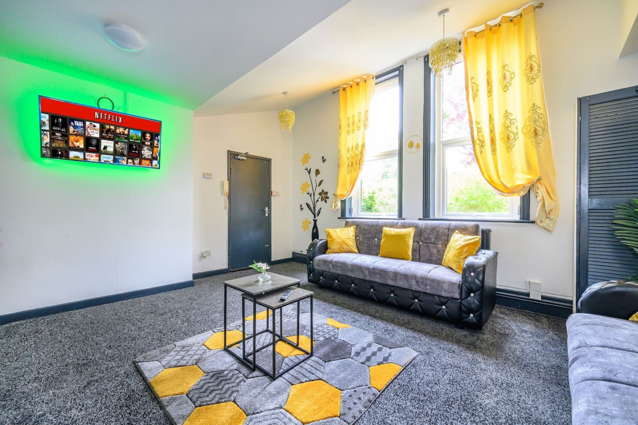 *F5GH* For relaxed & Cosy stay/Free Parking/WiFi in Greenhill House, 1 Green Hill Road - Property image 10 - VivreStays