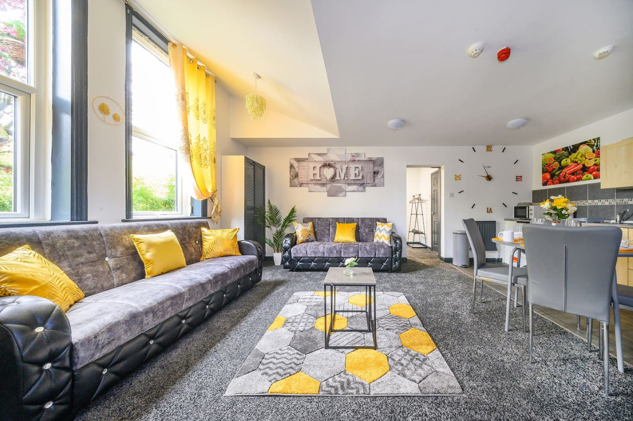 *F5GH* For relaxed & Cosy stay/Free Parking/WiFi in Greenhill House, 1 Green Hill Road - Property image 9 - VivreStays
