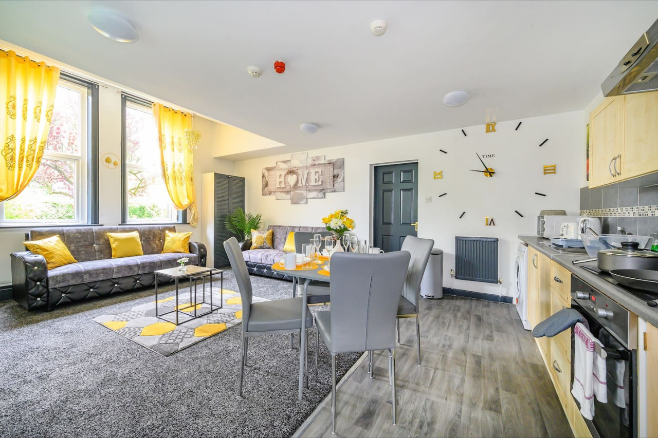 *F5GH* For relaxed & Cosy stay/Free Parking/WiFi in Greenhill House, 1 Green Hill Road - Property image 7 - VivreStays