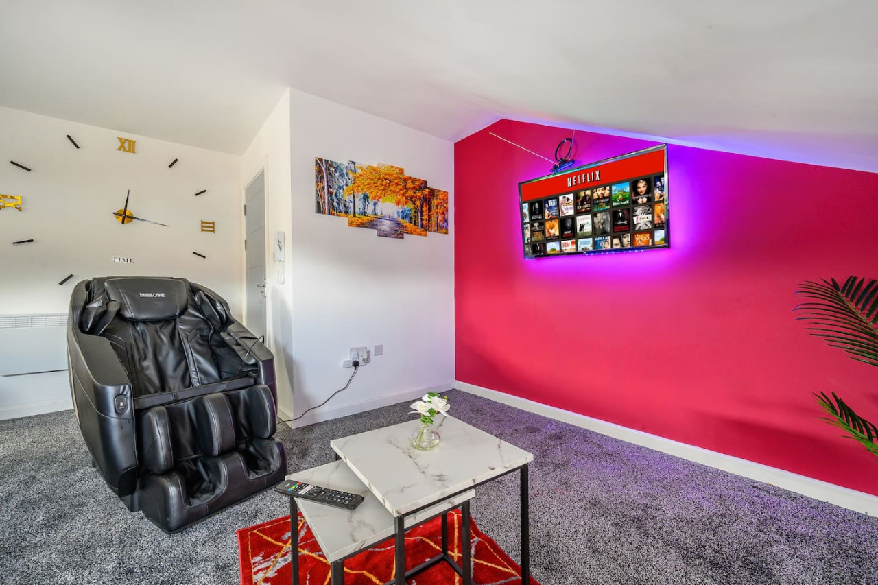 *4F421* For your Relaxed & Cosy stay/Free Parking in The Treehouse, 421 Bradford Road - Property image 21 - VivreStays