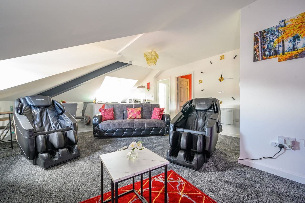 *4F421* For your Relaxed & Cosy stay/Free Parking in The Treehouse, 421 Bradford Road - Property image 19 - VivreStays