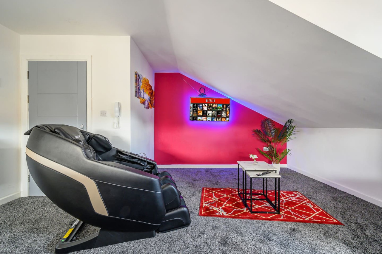 *4F421* For your Relaxed & Cosy stay/Free Parking in The Treehouse, 421 Bradford Road - Property image 24 - VivreStays
