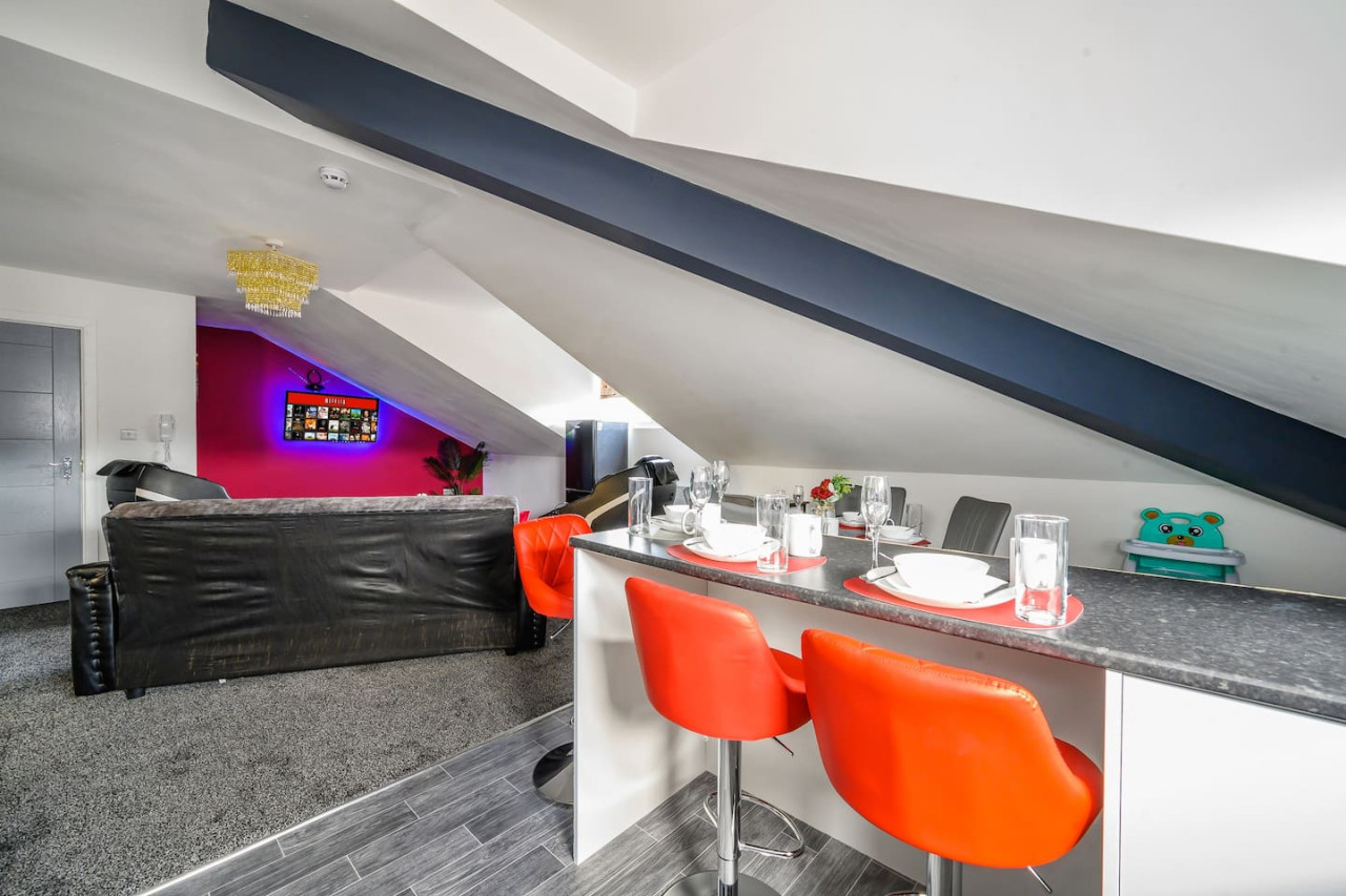 *4F421* For your Relaxed & Cosy stay/Free Parking in The Treehouse, 421 Bradford Road - Property image 34 - VivreStays