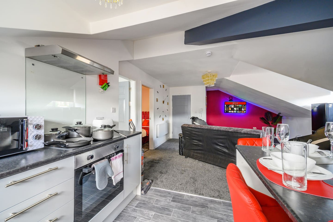 *4F421* For your Relaxed & Cosy stay/Free Parking in The Treehouse, 421 Bradford Road - Property image 31 - VivreStays