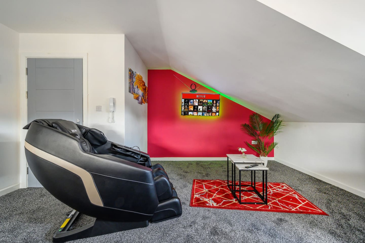 *4F421* For your Relaxed & Cosy stay/Free Parking in The Treehouse, 421 Bradford Road - Property image 20 - VivreStays