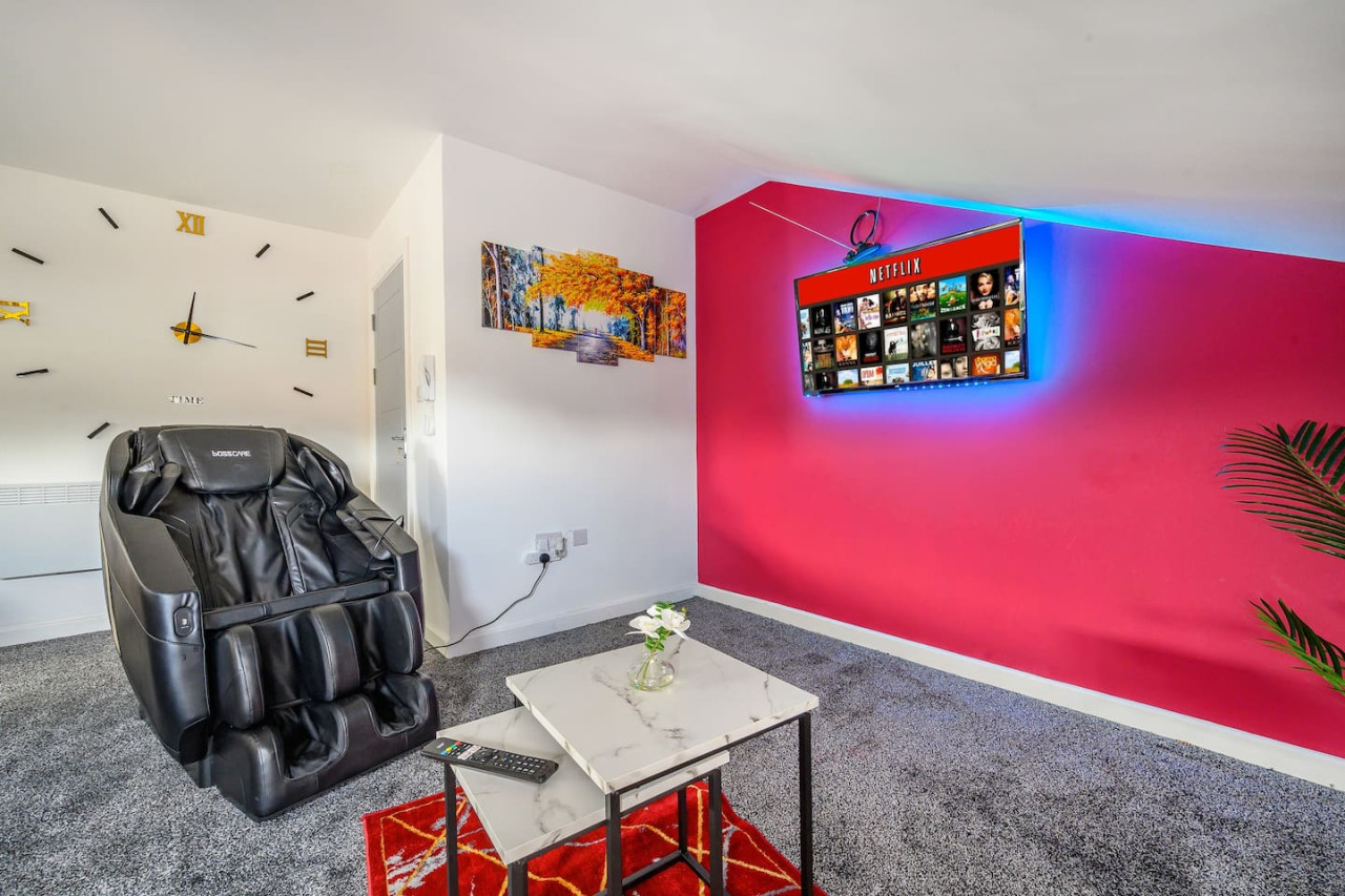 *4F421* For your Relaxed & Cosy stay/Free Parking in The Treehouse, 421 Bradford Road - Property image 22 - VivreStays