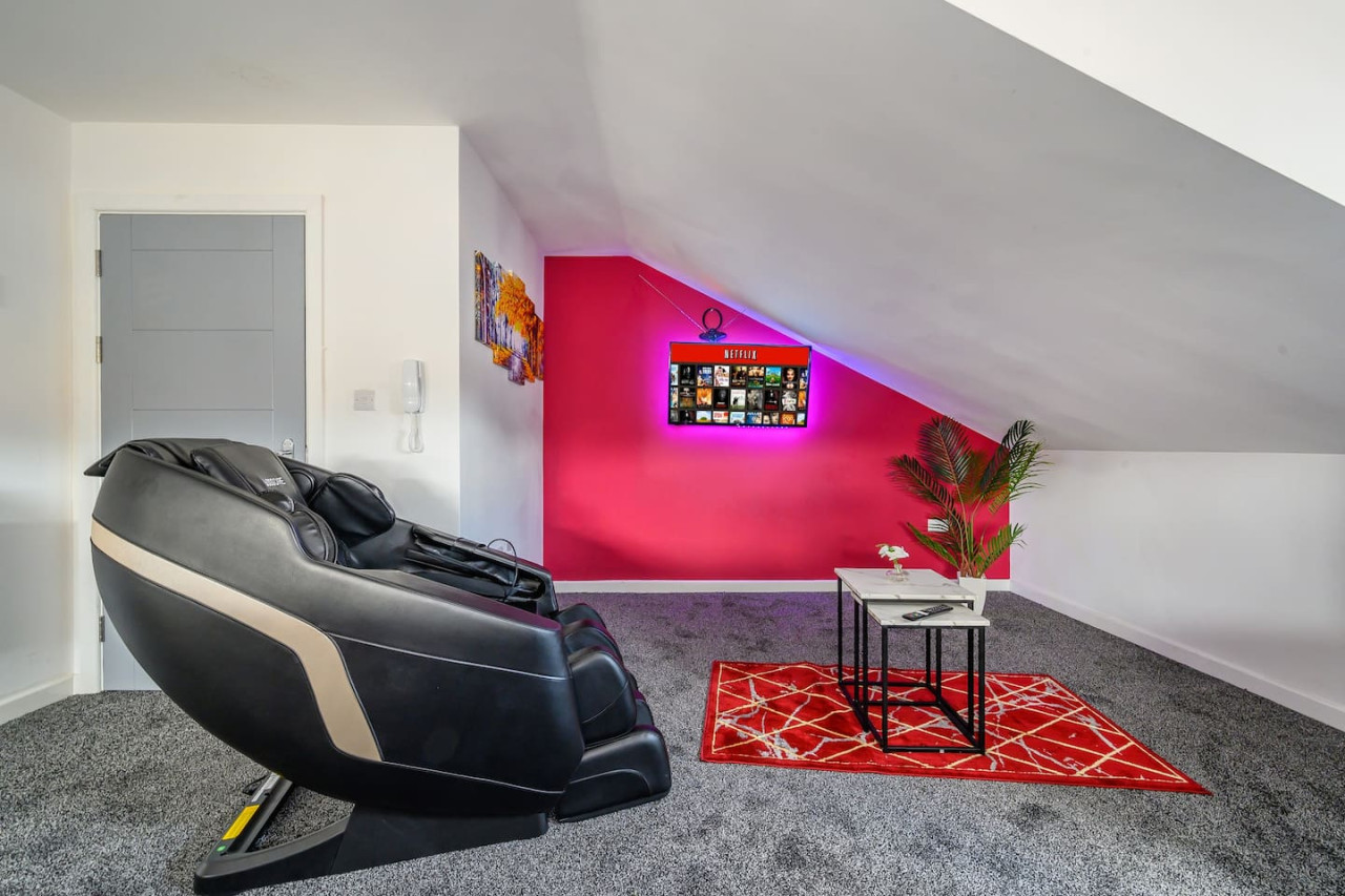 *4F421* For your Relaxed & Cosy stay/Free Parking in The Treehouse, 421 Bradford Road - Property image 26 - VivreStays