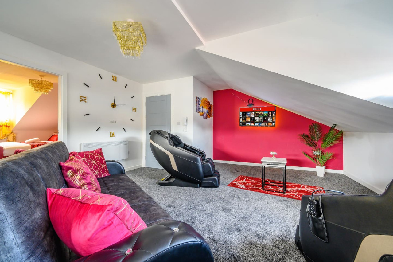 *4F421* For your Relaxed & Cosy stay/Free Parking in The Treehouse, 421 Bradford Road - Property image 23 - VivreStays
