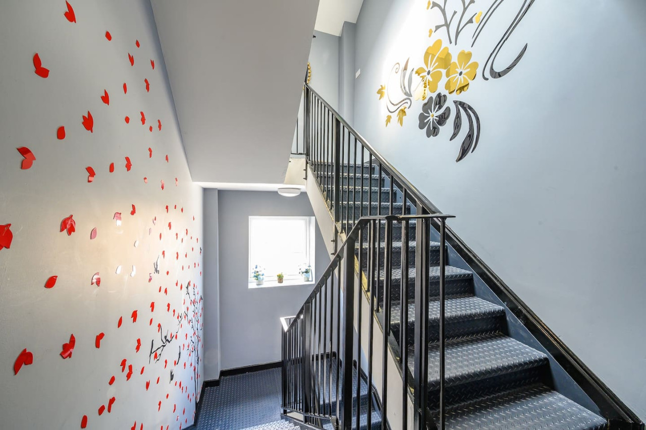 *3F421* For your Relaxed & Cosy stay/Free Parking in The Treehouse, 421 Bradford Road - Property image 37 - VivreStays
