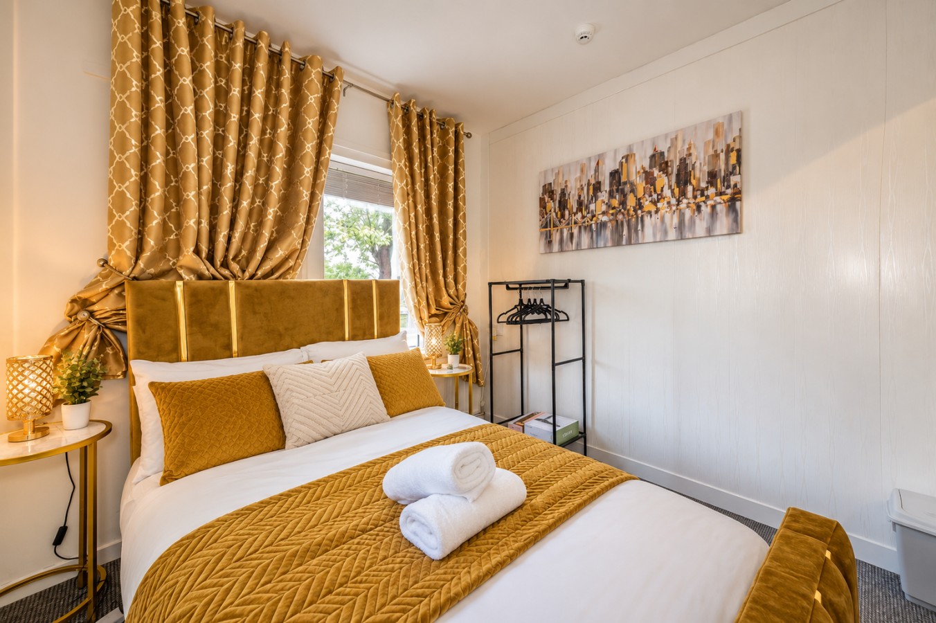 GreenHill Flat 9 Your Cosy stay + Private Parking in 49 Hill Top Rd, Leeds LS12 3PY, UK - Property image 2 - VivreStays