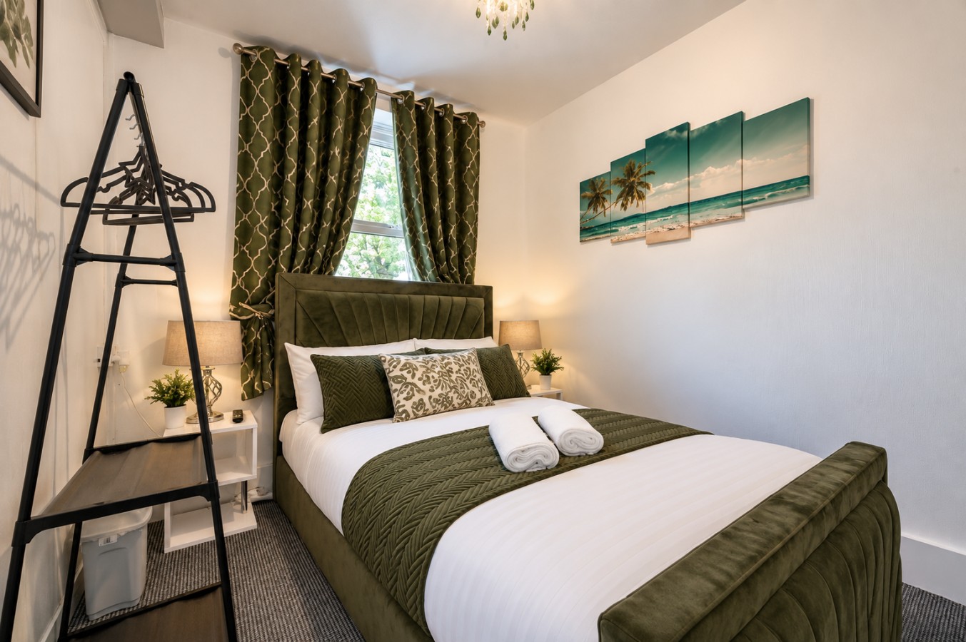 GreenHill Flat 9 Your Cosy stay + Private Parking in 49 Hill Top Rd, Leeds LS12 3PY, UK - Property image 4 - VivreStays