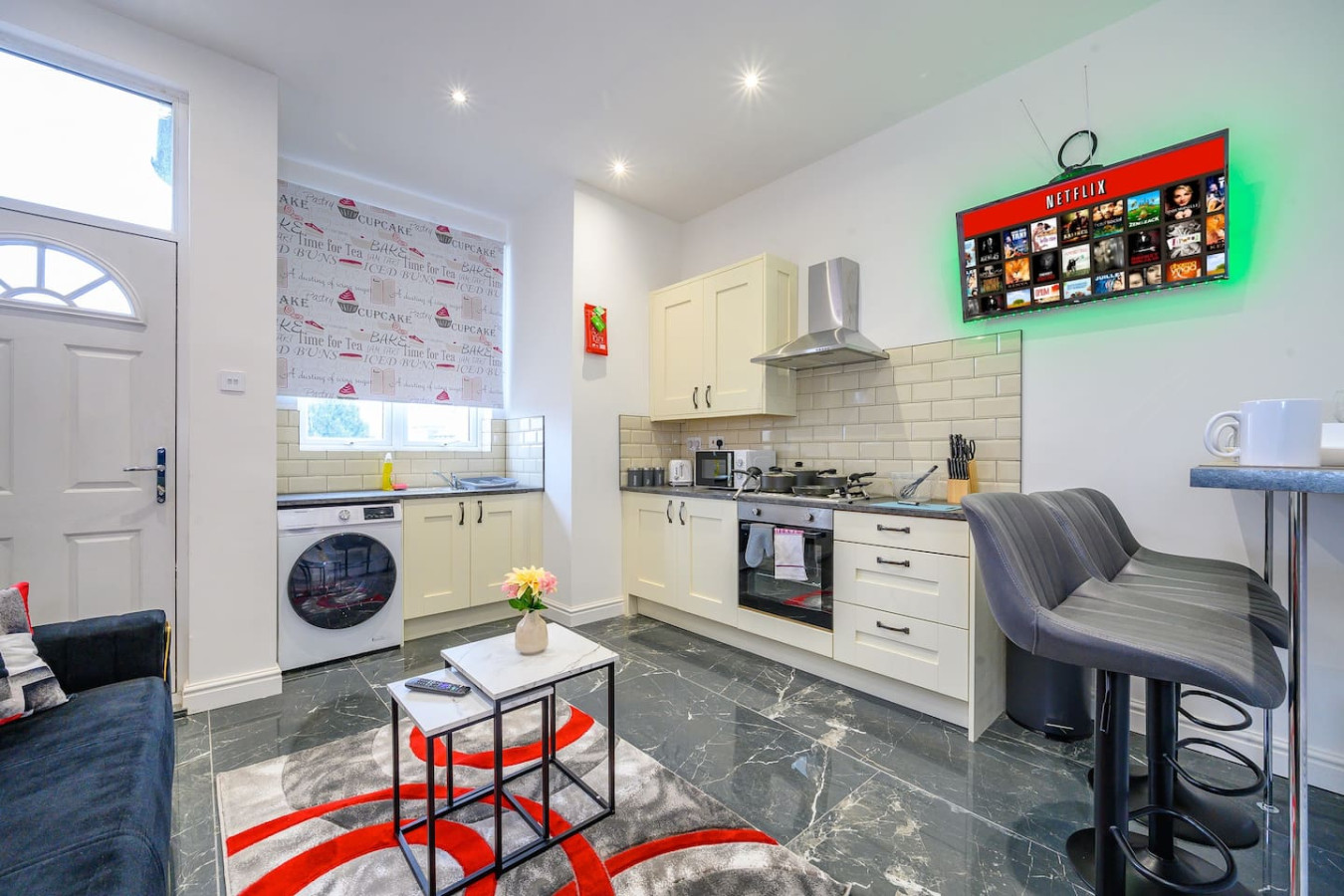 *75ACR* Setup for your relaxed & amazing stay in Cemetery Road - Property image 11 - VivreStays