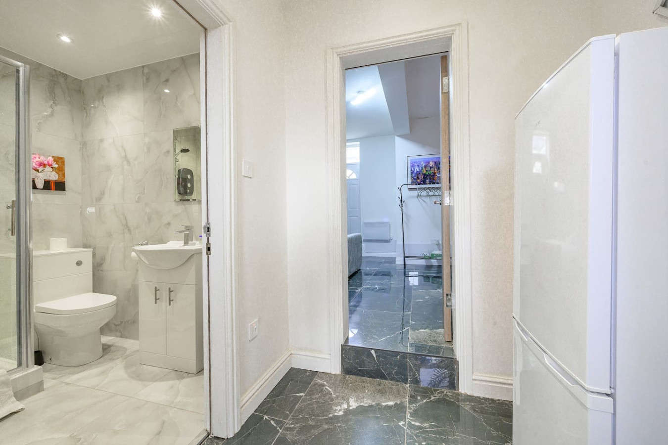 *75ACR* Setup for your relaxed & amazing stay in Cemetery Road - Property image 14 - VivreStays