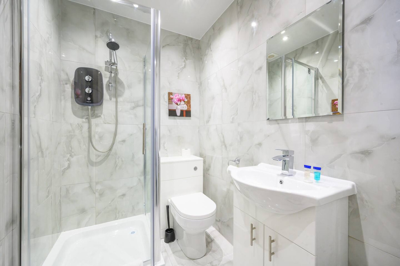 *75ACR* Setup for your relaxed & amazing stay in Cemetery Road - Property image 13 - VivreStays