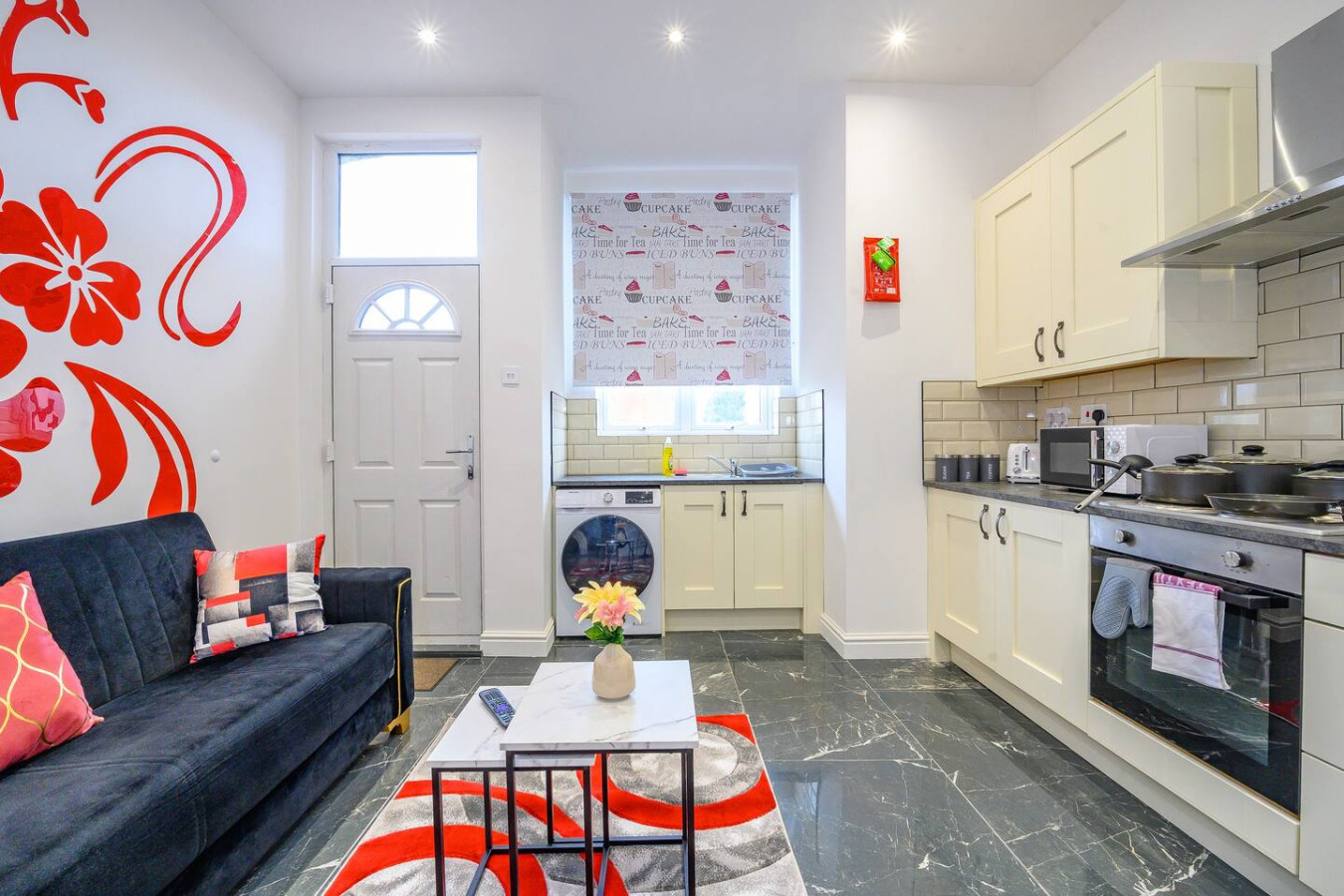 *75ACR* Setup for your relaxed & amazing stay in Cemetery Road - Property image 15 - VivreStays