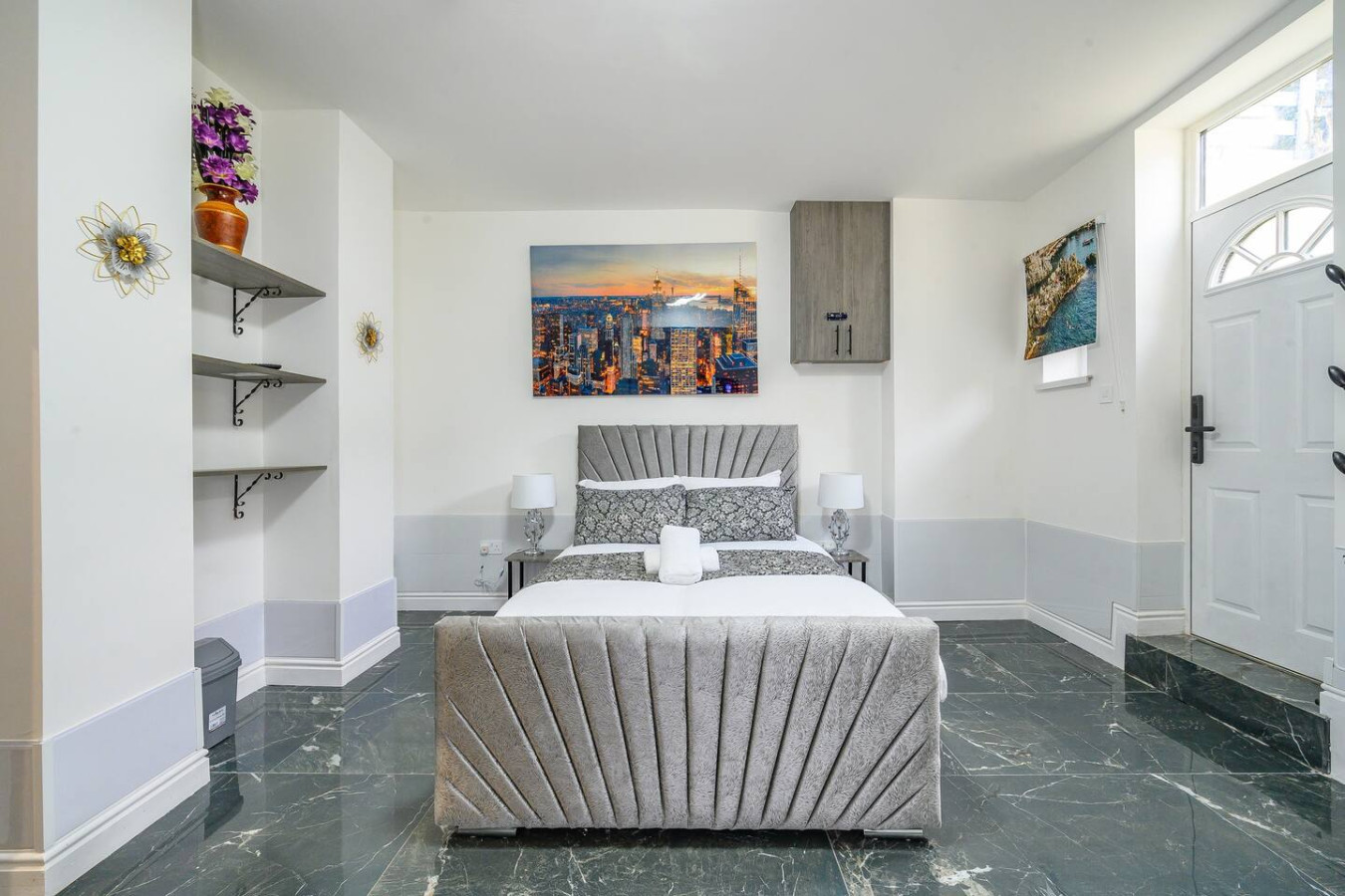 *75ACR* Setup for your relaxed & amazing stay in Cemetery Road - Property image 5 - VivreStays