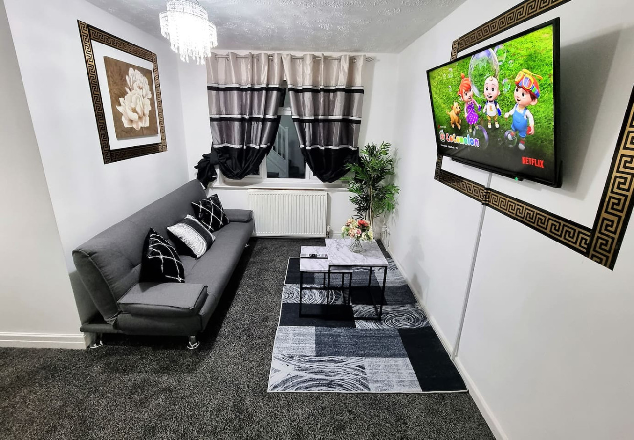 For Your most relaxed and cosy stay in 17 Chatsworth Mews, Morley, Leeds LS27 8AB, UK - Property image 5 - VivreStays