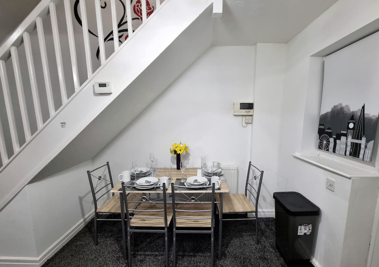 For Your most relaxed and cosy stay in 17 Chatsworth Mews, Morley, Leeds LS27 8AB, UK - Property image 15 - VivreStays
